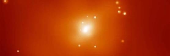 Die elliptische Galaxie NGC 720 – hier konnte Milgrom exemplarisch zeigen, dass seine modifizierte Gravitationstheorie die Bewegung von Gas und Sternen ebenso gut erklären kann wie die Annahme zusätzlicher Dunkler Materie.  