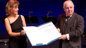 barenboim141_v-contentgross