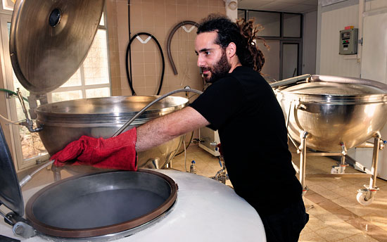 Fass-Brewhouse-Israel-14855-550