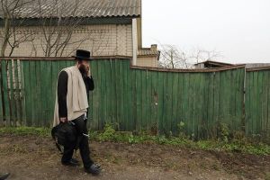 .ein ultraorthodoxer Jude im ukrainischen Dorf Anipoli.