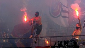 fcb-ultras-gehen-nach-dem-spiel-auf-fans-von-maccabi-los