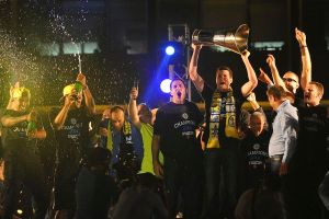 Maccabi-Fans feiern in Tel Aviv den Pokalgewinn.