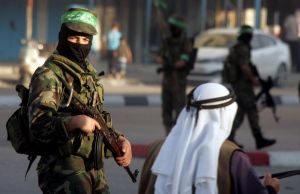 Ein Kämpfer der al-Kassam-Brigaden, des militärischen Arms der Hamas, in Rafah im südlichen Gazastreifen.