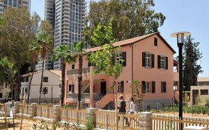 In dem ältesten existierenden Stadtviertel Tel Avivs Sarona finden zahlreiche Führungen am “Open House” statt. (© Matthias Hinrichsen)