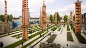 Stahlstützen ehemaliger Industriebauten in Turin. Der 2012 fertig gestellte Park ist mit der Stadt verzahnt