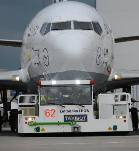 Flugzeugschlepper mit Diesel-Elektro-Antrieb: 800 PS, 27 Tonnen