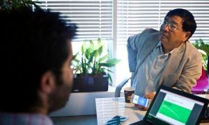 Bar Zeev, der CEO der israelischen hightech Firma ironSource in einem Kundengespräch / Bild: REUTERS