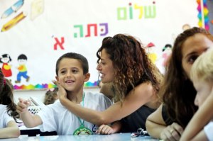 Nach acht Wochen Ferien fing am Montag in Israel wieder die Schule an. © Flash 90