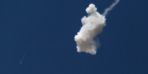 Gegen die Raketen der Hamas verteidigt sich Israel mit dem Abwehrsystem „Iron Dome“. Gegen Hassmails hilft nur die Löschtaste.  (Bild: dpa)