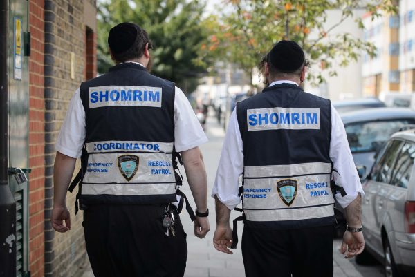  Die Shomrim beschützen insbesondere auch Moscheen. Nach der Ermordung des britischen Soldaten Lee Rigby durch einen Muslimen habe sich die Stimmung gegen Muslime aufgeheizt.