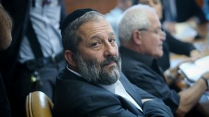 F151025FFAK01-635x357